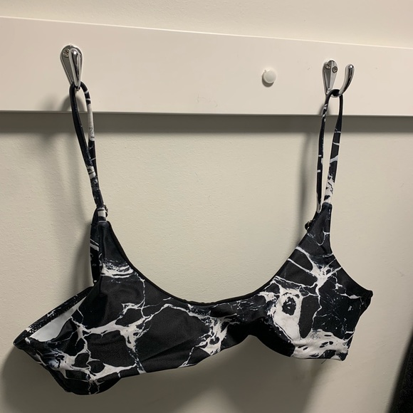 swimsuit top - Picture 3 of 7